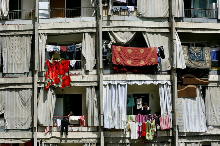 في لبنان: التعلّم عن بعد تحدي يومي يعيشه الطلاب والمدرسون والأهل